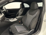 スポーツシートはサポートも良く長時間運転しても疲れません。