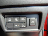 安全運転支援機能のスイッチ類です。各種安全装備は通常ONで作動し、状況に応じて設定変更も可能。走行シーンやお好みに合わせて機能を選択でき、自分に合った設定で運転できます。