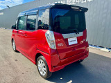 後ろ姿までカッコイイ!ワイド感のあるリアデザインで、軽自動車とは思えない存在感。大きなバックドアで荷物の積み降ろしもラクラクです!