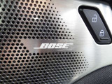 BOSE装着車はスピーカーグリルやBOSEロゴを確認できます。