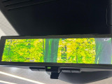 【インテリジェントルームミラー】後席の大きな荷物や同乗者で後方が確認しづらい時でも安心!カメラが撮影した車両後方の映像をルームミラー内に表示。クリアな視界で状況の確認が可能です!
