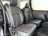 居心地の良い後席空間が乗員に深いくつろぎをもたらします。