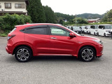 高効率なエンジンをモーターがアシストして走行中の燃費消費を抑えるハイブリッド。停車中もアイドリングストップにより燃費消費と排出ガスをなくします。