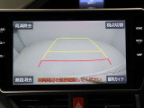 バックモニター装着車は後退時の強い味方です♪車庫入れや縦列駐車の際、後退操作の参考になるガイドラインをナビ画面に表示します。