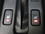 運転席・助手席にはシートヒーター機能が内蔵されています。暖房が効いてくる前に暖かくなる嬉しい装備です。