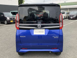 後部座席はプライバシーガラスとなっています。座っている人や置いてある荷物が見えにくくなっているのでプライバシーの確保が出来ます。ぜひ見て確認してみて下さい