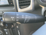 レバーには各位置の表示があり、必要な設定を確認しやすいのがポイントです。運転席から手の届きやすい場所に配置され、雨天時や視界確保が必要な場面を支えます。