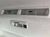 プラズマクラスター搭載のリアシーリングファンで前席のエアコンの風を後席にも送り車内全体の冷暖房効果を早めます。