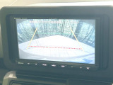 【バックカメラ】駐車時に後方がリアルタイム映像で確認できます。大型商業施設や立体駐車場での駐車時や、夜間のバック時に大活躍!運転スキルに関わらず、今や必須となった装備のひとつです!