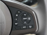 ◆アダプティブクルーズコントロール◆予め設定した車速内でクルマが自動的に加減速。前走車との適切な車間距離を維持しながら追従走行します。【LKAS】車線維持支援システムでステアリング操作を支援。
