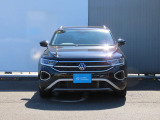 LEDマトリクスヘッドライト「IQ.LIGHT」を装備。フロントカメラで対向車や先行車を検知してLEDを個別で自在に点灯消灯の制御をし、最適な配光を可能にしたヘッドライトシステムでございます。