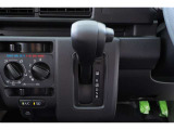 CVT(無段変速機)を採用しています!走行シーンにマッチした変速比で快適ドライブが出来ます♪