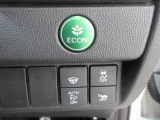 オートリトラミラーや燃費を抑えるECON、横滑りを防ぐVSA等のスイッチ類は運転席の右側、手の届きやすい位置にあります。
