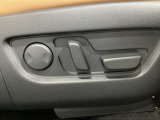 運転席にはパワーシートを装備!シート位置を記憶するメモリー機能付きなのでご夫婦で2名分セットすると便利です♪