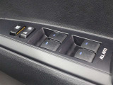 運転席からも操作可能な全席パワーウィンドウが装備されています。