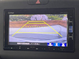 【バックカメラ】駐車時に後方がリアルタイム映像で確認できます。大型商業施設や立体駐車場での駐車時や、夜間のバック時に大活躍!運転スキルに関わらず、今や必須となった装備のひとつです!