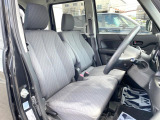 運転席シート廻りは使用感も少なく、良好な状態となっています。前オーナー様が丁寧に使っていたことがよくわかりますね。