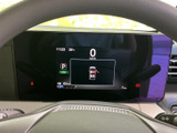 デジタル表示で速度やシフト位置、車両の状態などを確認できます。必要な情報がメーター内にまとめられ、運転前や停車中にも視認しやすい構成。日々の確認を助けてくれます。