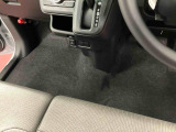 運転席から助手席への移動も簡単です。