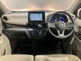 運転席からの視界が左右に広く隅々まではっきりと見えます!クルマの前端も把握しやすく安心です!