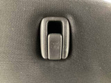 フックには、重さ3kgまでの荷物がかけられます。足元に置きたくないものなどがある時に役に立ちます♪