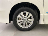 機敏さを引き立てる純正アルミ 195/65 R15 装着!