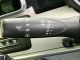 前後のワイパーに関する表示がレバーにまとまり、運転席から設定を確認しやすい仕様です。手元で操作できるため、雨天時など視界の確保が必要な場面でも扱いやすく、日々の運転を支えてくれます。
