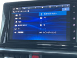 AM・FMやDVD、Bluetooth Audioなど複数の音源が一覧で表示され、使いたい項目を選びやすい画面です。日々の移動中も、お好みの音源を利用できます。