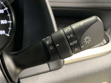 車外の明るさによって自動で点灯・消灯するオートライトも搭載