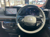 使いやすく安全な操作性と良好な視界を実現した運転席!
