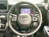 【純正革巻きステアリング】上質な革を使用することで、手にしっかり馴染みとても運転しやすいハンドルです♪
