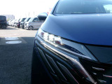 明るいライトが夜道を明るく照らしてくれます。運転中の道路状況が白色光で視認性が良くなり安心です。