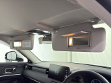 ★【あると便利な装備】運転席・助手席サンバイザー内側ライト付きミラー+マップランプが装備されています