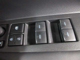 全席パワーウインドー付。運転席から操作できて便利です。