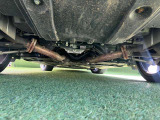 納車前にお車を持ち上げて入念に点検いたします。