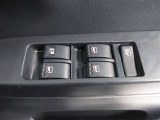 もちろん全席パワーウインドー付。運転席から操作できて便利です。