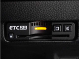◆ETC2.0装着◆進化したドライブ体験。料金収受システムだけだったETCが生まれ変わって、高速道路を賢く使うETC2.0に進化しました。多彩な情報サービスが便利で快適なドライブ体験を提供します。