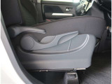 【シートアジャスター】上下調整できるシートアジャスター!運転手にあったドライバーズポジションができますね。