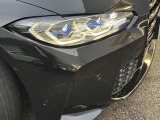 LEDヘッドライト。先進のLEDテクノロジーを採用。照射される白色光の周波特性は太陽に近く、バイキセノンヘッドライトを上回るコントラストでさらに明るく輝きます。悪天候の日でも優れた視認性を発揮します。