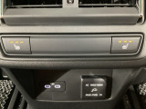 後席用シートヒーターを装備しています。センターコンソール後部にスイッチを内蔵!
