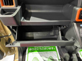 中古車をお選びいただく際に気になる走行距離や修復歴などに加えてキズ・凹みの有無・状態や消耗品の交換、今までの整備状況が &ldquo;ダイハツ認定中古車カルテ&rdquo;でわかります。