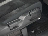 ◆シートハイトアジャスター◆運転席を上下に高さ調節ができます!運転ポジションを体格に合わせてシート調整できます。