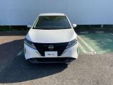 衝突被害軽減ブレーキ】よそ見運転の追突事故が増えています!もしぶつかりそうになったら自動でブレーキをかけてくれるので、事故のリスクを減らすことができます。