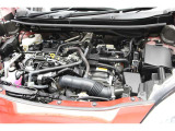 エンジンルームの樹脂部分は丁寧に磨いてツヤをだしています。当社の中古車のエンジンルームクリーニングはとても自信があります★