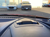アクティブドライビングディスプレイは運転しながら最小の視線移動でスピードの情報を確認出来るので、ドライバーの負担も軽減できます