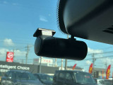 前方と車内と後方を録画できるドライブレコーダーも装着されていますので安心して快適なドライブが楽しめますね。