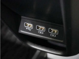 ◆USBチャージャー◆使いやすい場所に装備されています。