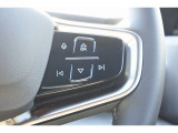 最新の音声認識技術により、自然に話しかけるだけであなたの指示を理解します。また、オーディオシステムなどの操作は、ステアリングホイール上の操作ボタンを介して直感的に行うことができます。