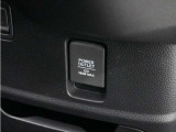◆12V電源ソケット◆スマートフォンの充電等にも便利な電源ソケット!使いやすい場所に装備されています。