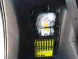 荷室下部にパンク修理キットが収納されてます。